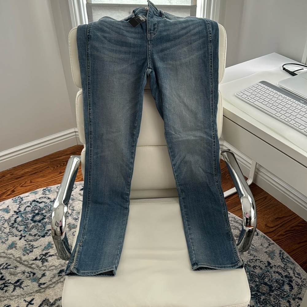 Gorgeous brand new White House black market jeans size 2